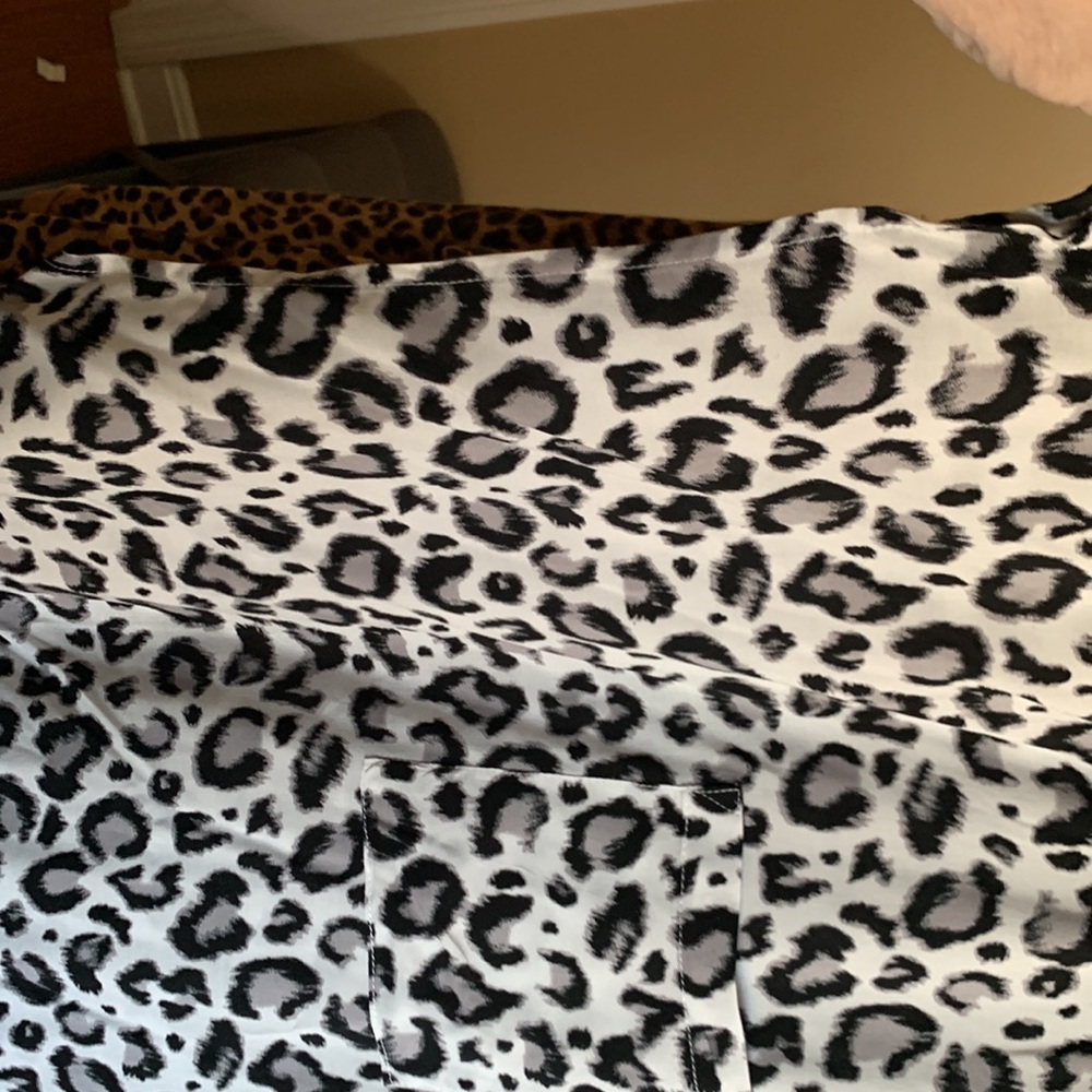 Torrid Size 6. Button Front Cap Sleeve Challis - image 4